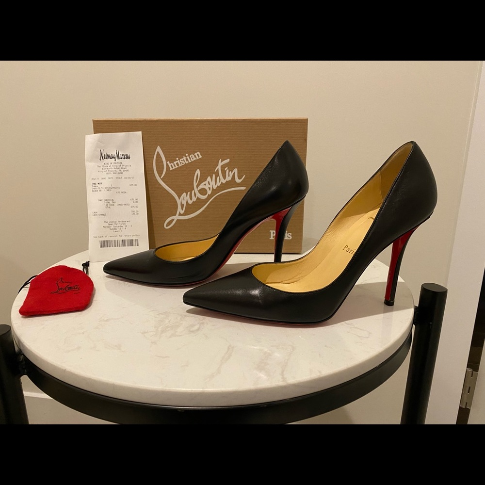 Louboutin Apostrophy Pumps in Nappa Leather